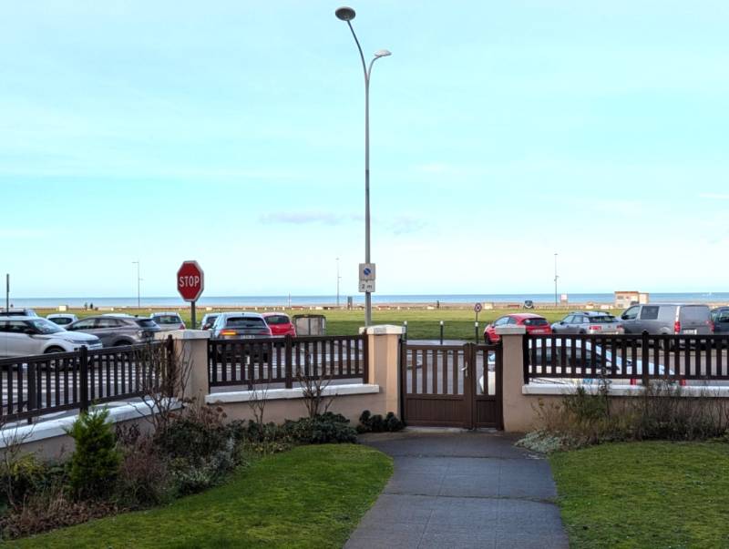 A VENDRE APPARTEMENT DE TYPE T4 DE STANDING - VUE MER - 102.83 M² CARREZ - 3 CHAMBRES - SUR LA PLAGE DE DIEPPE