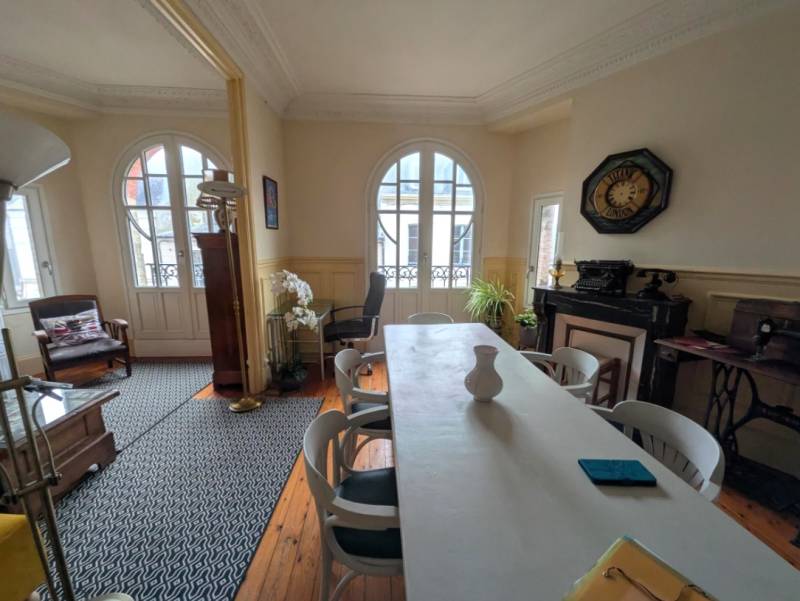 A VENDRE APPARTEMENT DE STANDING DE TYPE HAUSSMANNIEN - 81 M² HABITABLES - 2 CHAMBRES - VUE PANORAMIQUE SUR LA GRANDE RUE - CENTRE VILLE DE DIEPPE