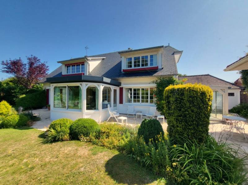 A VENDRE MAISON DE CARACTÈRE DE TYPE T5 - 160 M² HABITABLES - JARDIN ARBORÉ DE 1000 M² - QUARTIER TRÈS RECHERCHÉ PLATEAU BELLEVUE - DIEPPE