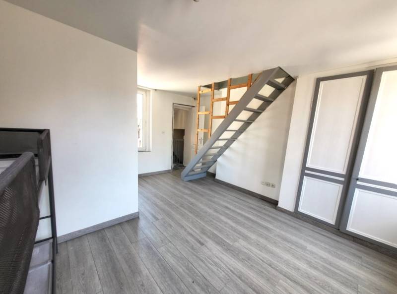 APPARTEMENT DE TYPE T2/ DUPLEX - 40 M² Habitables - 2ème étage - A deux pas du port de DIEPPE