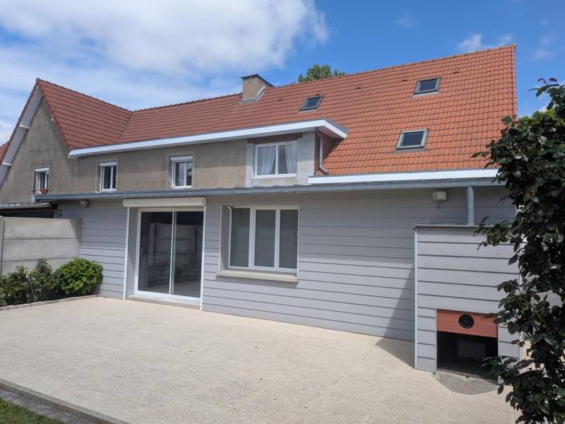 A VENDRE MAISON DE TYPE T5 - ENTIÈREMENT RÉNOVÉE/ DPE EN C - 254 M² HABITABLES - JARDIN DE 874 M² - NEUVILLE-LES-DIEPPE