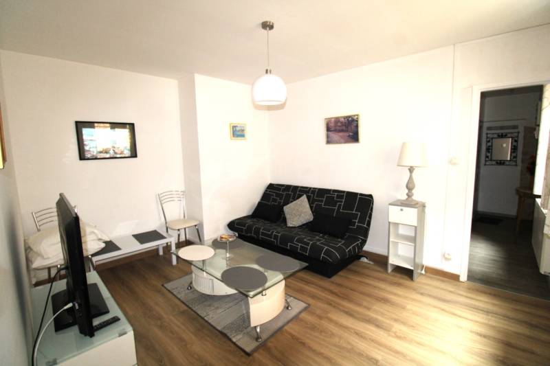 A VENDRE APPARTEMENT DE TYPE T2 - 2ème étage/ 43 M² habitables - Entièrement rénové/ Vendu meublé à 2 minutes de la plage - Cœur du centre-ville de DIEPPE