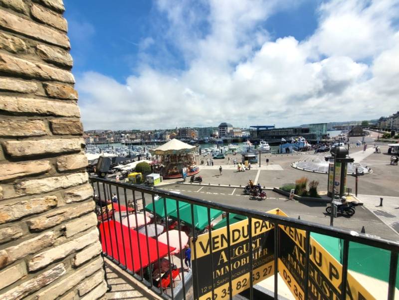 A VENDRE APPARTEMENT DE TYPE T2 BIS - 44.38 M² CARREZ - Vue sur le port - 2ème étage - Centre-ville de DIEPPE