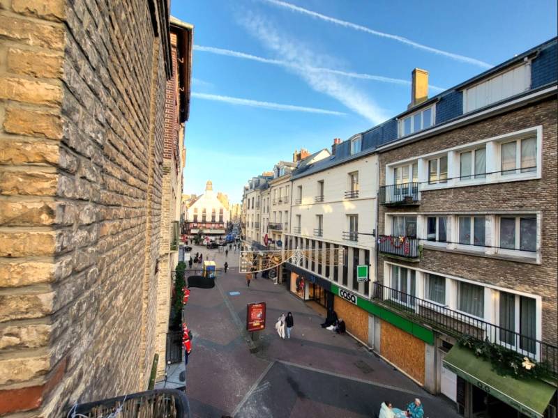 A VENDRE APPARTEMENT DE TYPE T3 - 76,50 M² CARREZ - 2 CHAMBRES ET 1 BUREAU - RUE PIÉTONNE - CENTRE-VILLE DE DIEPPE