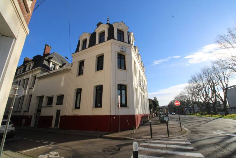 A VENDRE APPARTEMENT DE STANDING DE TYPE DUPLEX - Ascenseur/ Terrasse de 25 M² Sud - Entièrement rénové/ 170 M² Habitables - 3 Chambres - Cœur du centre-ville de DIEPPE