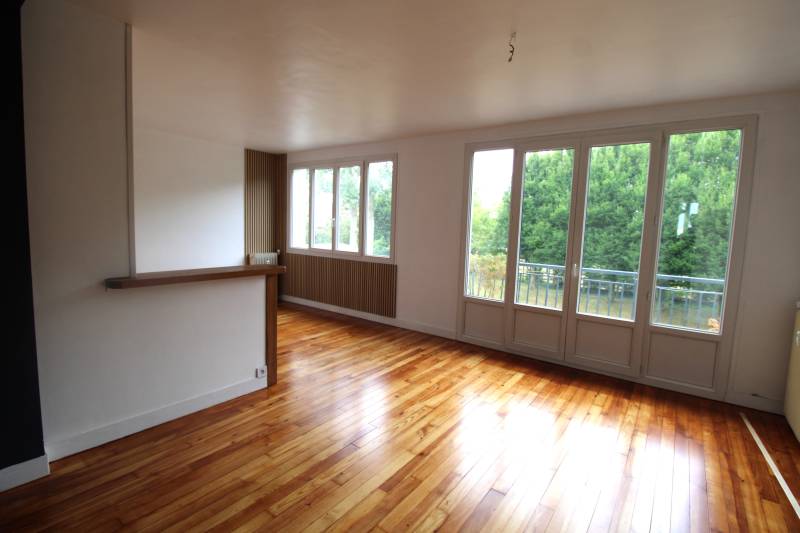 BEL APPARTEMENT 3 CHAMBRES A LOUER QUARTIER JANVAL
