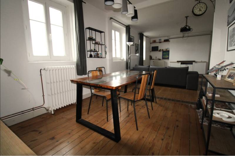 A VENDRE APPARTEMENT DE TYPE T3 - Entièrement rénové - 80 M² - 2 Chambres - Place Nationale DIEPPE