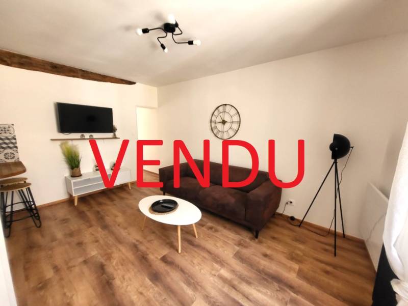 A VENDRE APPARTEMENT DE TYPE T2 - Entièrement rénové/ 2ème étage - A deux pas des commerçants et de la plage  Centre-ville de DIEPPE